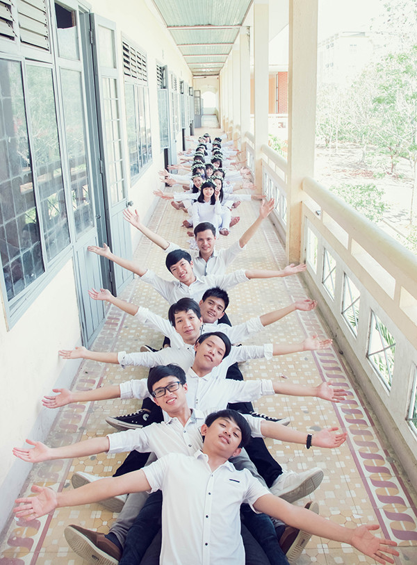Bộ ảnh đúng chất học trò giữa “rừng” kỷ yếu phá cách ảnh 10 ... với mái trường, với lớp học