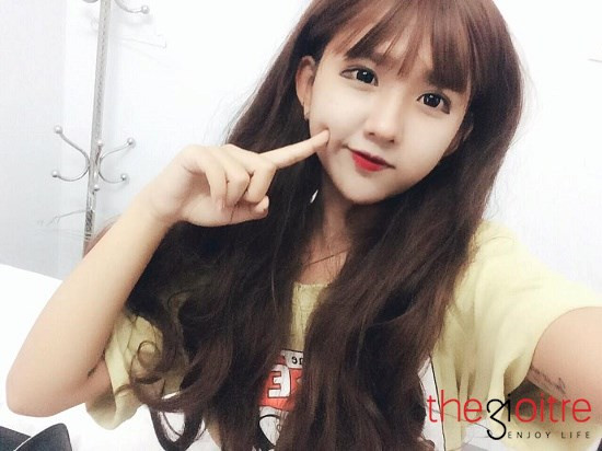 Vũ Thảo Uyên Nhi sinh năm1999. Cô nàng hiện đang sinh sống, học tập tại TP. Hồ Chí Minh. Vũ Thảo Uyên Nhi sinh năm1999. Cô nàng hiện đang sinh sống, học tập tại TP. Hồ Chí Minh.