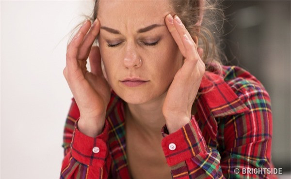 Theo các chuyên gia nội tiết, nếu bạn thường xuyên bị nhức đầu mà không phải do stress hay mệt mỏi thì rất có thể là do hàm lượng estrogen xuống quá thấp.