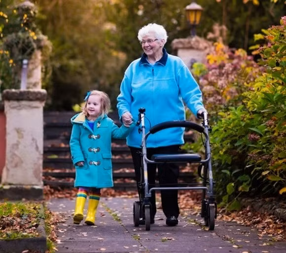 chăm sóc trẻ đúng cách, không nên để ông bà trông trẻ quá nhiều, những lưu ý khi chăm sóc trẻ