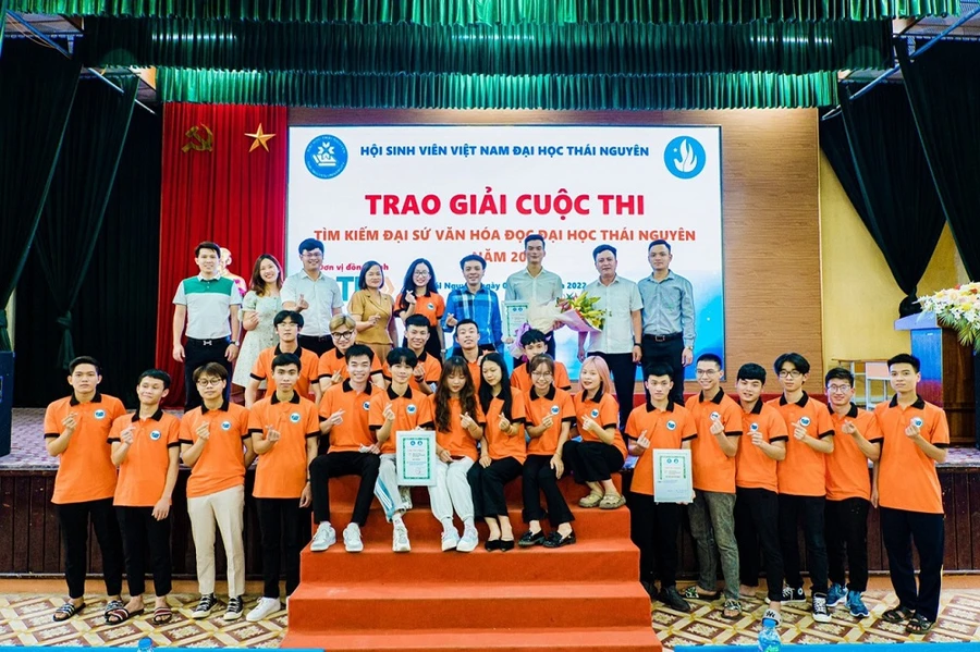 Thông qua các hoạt động bổ ích sinh viên sẽ có cơ hội tiếp cận với nhiều nguồn tri thức, thông tin khoa học phong phú