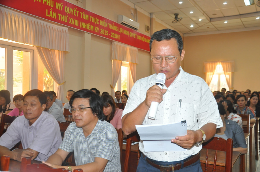 Cử tri huyện Phù Mỹ kiến nghị với Đoàn đại biểu Quốc hội.