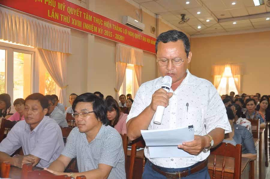 Cử tri huyện Phù Mỹ kiến nghị với Đoàn đại biểu Quốc hội.