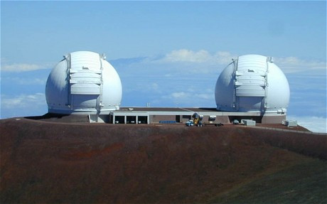 Kính viễn vọng khổng lồ Keck Observatory ở bang Hawait ( Mỹ)