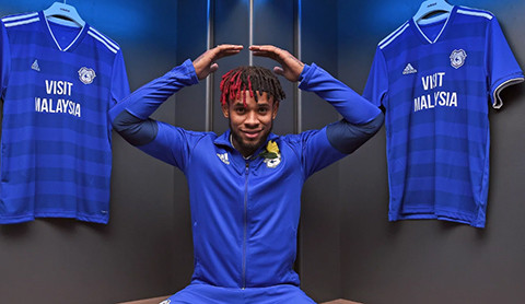 Bacuna đang chơi cho Cardiff City tại giải Ngoại hạng Anh. Bacuna đang chơi cho Cardiff City tại giải Ngoại hạng Anh.