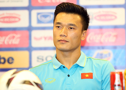 Bùi Tiến Dũng được đồng đội bầu làm đội trưởng U23 Việt Nam Bùi Tiến Dũng được đồng đội bầu làm đội trưởng U23 Việt Nam