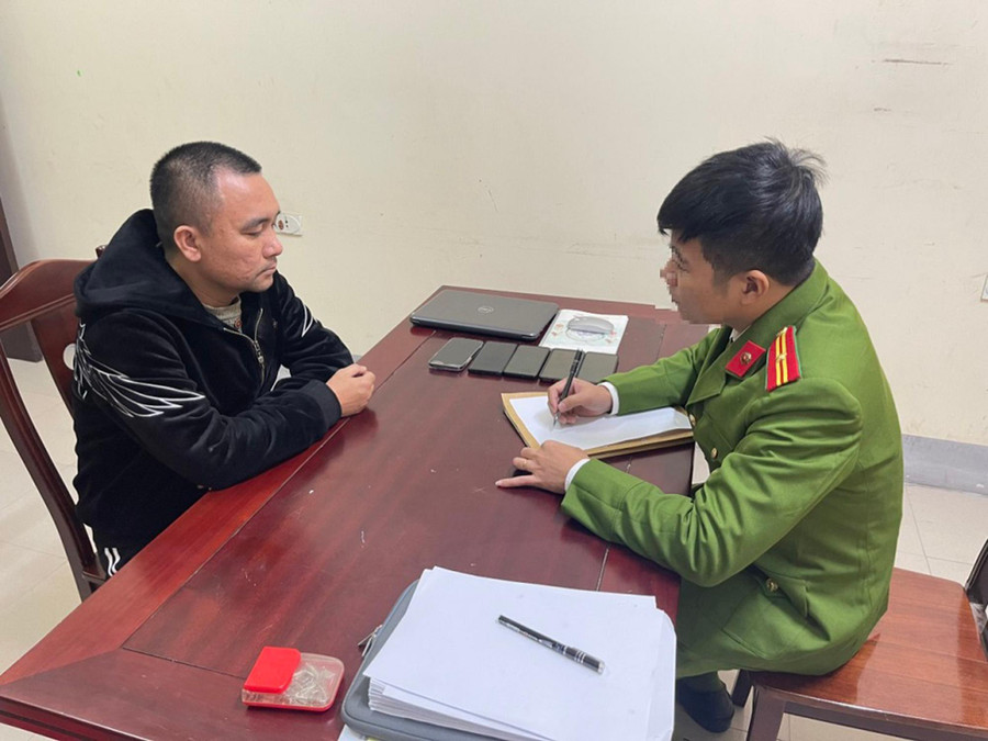 Cơ quan công an lấy lời khai đối tượng Vũ Công Tý.