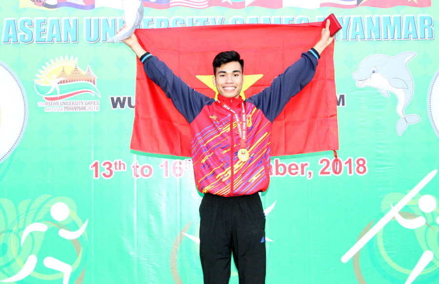 Lê Trung Đức - huy chương vàng nội dung chạy 3000m vượt chướng ngại vật