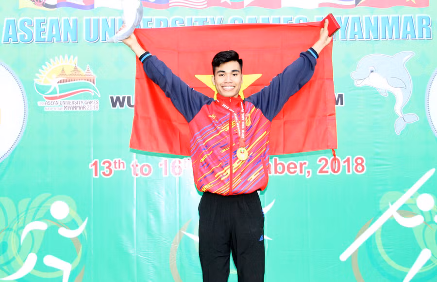 Lê Trung Đức - huy chương vàng nội dung chạy 3000m vượt chướng ngại vật