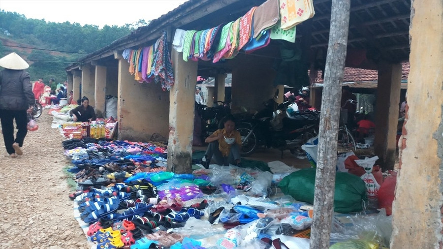 Cận cảnh chợ Tết ở làng quê Việt: Bình dị nhưng đầy không khí Tết can canh cho tet o lang que viet dam bac nhung day khong khi tet