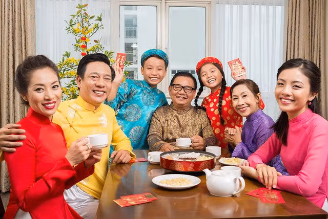 Quan niệm “Mùng 1 Tết cha, Mùng 2 Tết mẹ, Mùng 3 Tết thầy” dạy bạn trẻ điều gì?