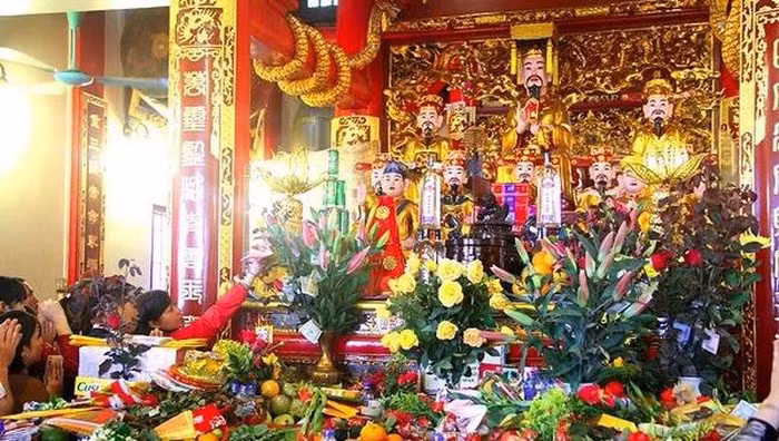 Đi lễ Phủ Tây Hồ, khấn sao cho đúng?