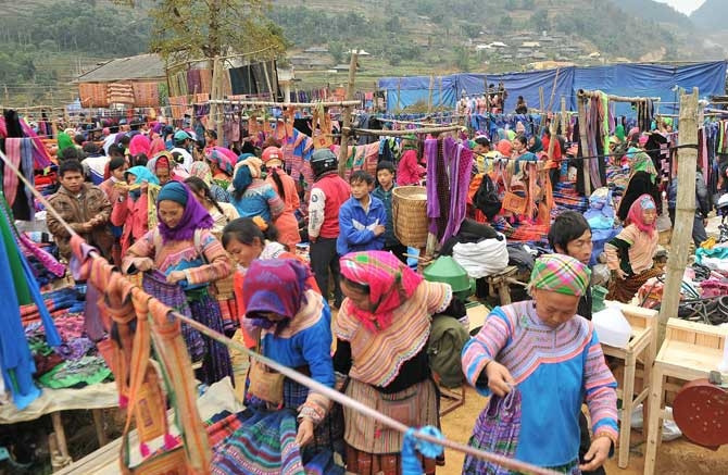 Cận cảnh chợ Tết ở làng quê Việt: Bình dị nhưng đầy không khí Tết can canh cho tet o lang que viet dam bac nhung day khong khi tet