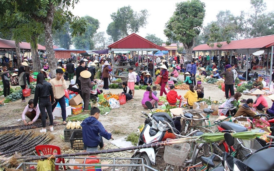 Cận cảnh chợ Tết ở làng quê Việt: Bình dị nhưng đầy không khí Tết can canh cho tet o lang que viet dam bac nhung day khong khi tet