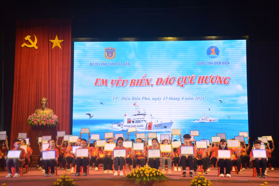 Các thí sinh tham gia cuộc thi.