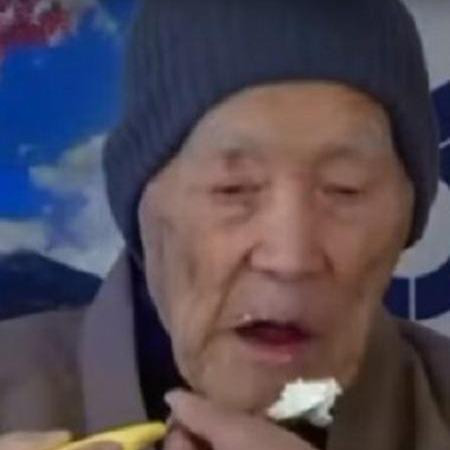 Cụ ông già nhất thế giới: 113 tuổi vẫn thích ăn kẹo