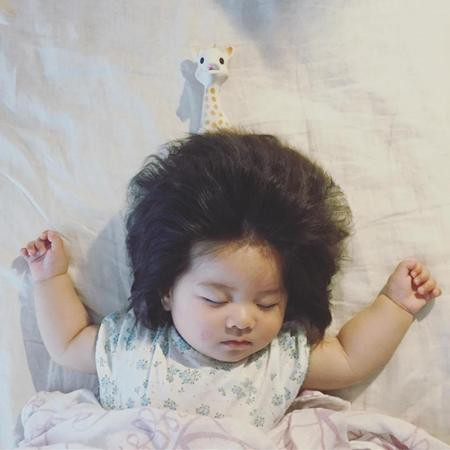 Nhật Bản: Bé 7 tháng tuổi có mái tóc bồng bềnh như mây thu hút vạn người xem ảnh 1 Nhật Bản: Bé 7 tháng tuổi có mái tóc bồng bềnh như mây thu hút vạn người xem ảnh 1