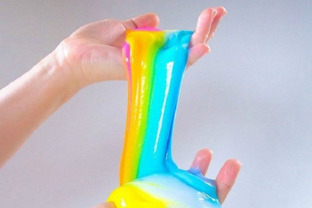 Cảnh báo: Bé 10 tuổi đôi tay bị phồng rộp, đau đớn vì chơi loại đồ chơi này