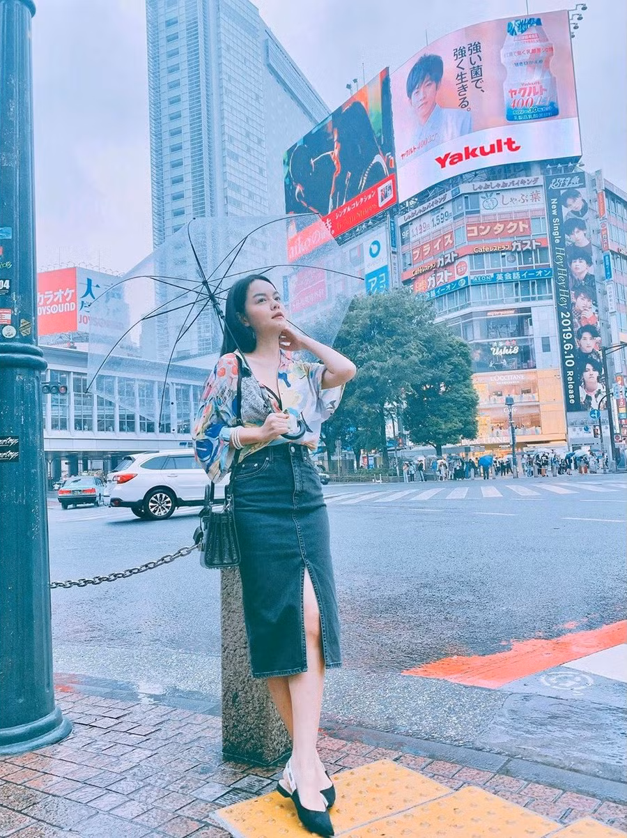 Vóc dáng thấp bé, Phạm Quỳnh Anh vẫn “hack dáng” quá đỉnh chỉ nhờ 1 món đồ ảnh 2