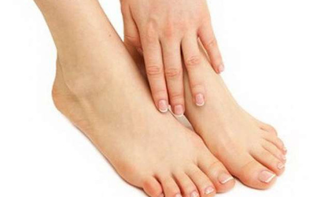 Mô bàn chân nhô ra người số sướng