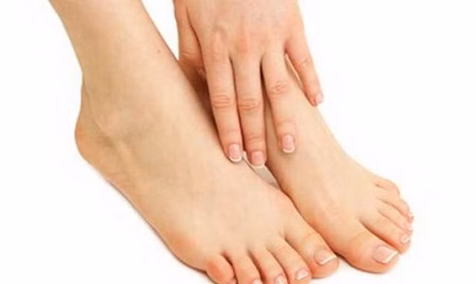 Mô bàn chân nhô ra người số sướng