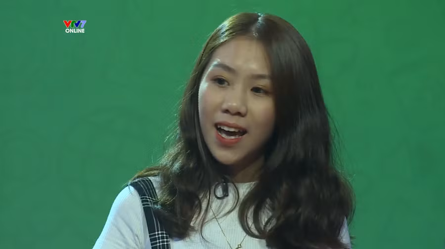 Em Nguyễn Thu Trang. (Ảnh cắt từ clip: Thầy cô chúng ta đã thay đổi)