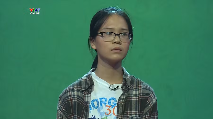 Em Ngọc Mai. (Ảnh cắt từ clip: Thầy cô chúng ta đã thay đổi)