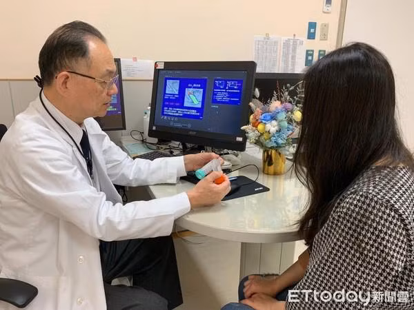 con dau 3 nam khong co thai, me chong dua di kham phat hien su that khong ai ngo - 1