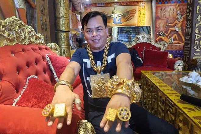 Hé lộ nhân thân bí ẩn của đại gia nhiều vàng Phúc XO vừa bị bắt