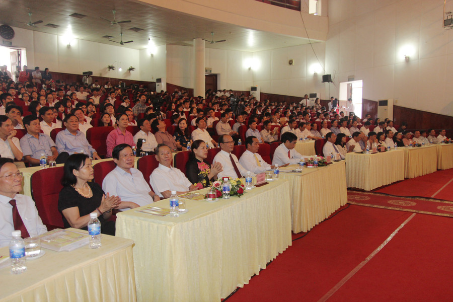 Các địa biểu dự lễ vinh danh học sinh giỏi năm học 2017 – 2018 Các địa biểu dự lễ vinh danh học sinh giỏi năm học 2017 – 2018