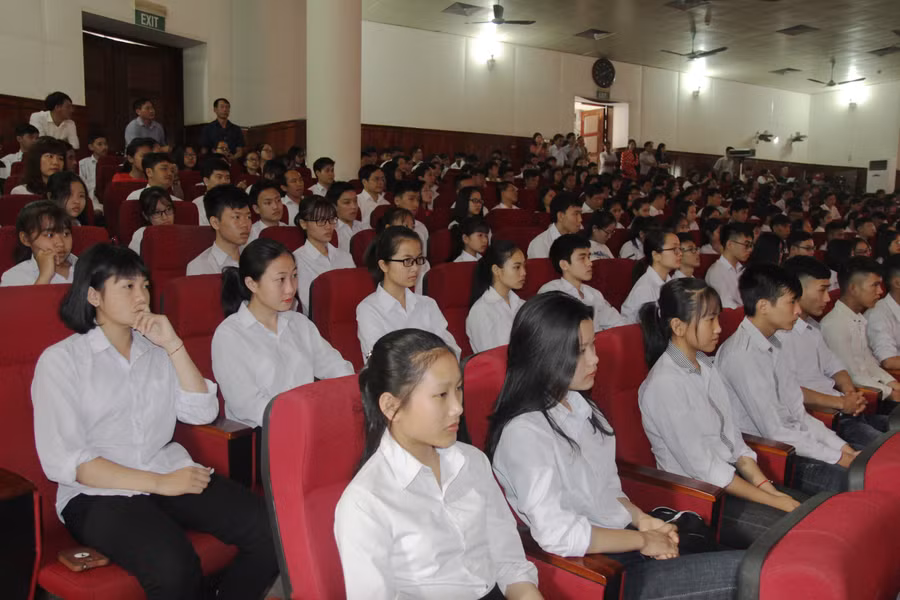 Những em học sinh đạt giải không chỉ đến từ trường chuyên, vùng thuận lợi mà nhiều em đến từ địa bàn kinh tế khó khăn