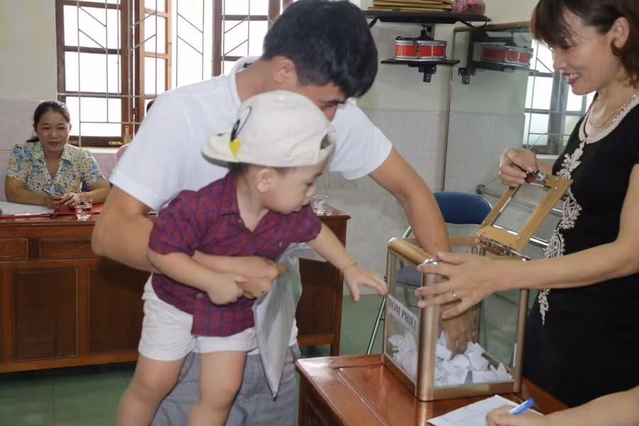 Nghệ An: Hồi hộp như bốc thăm cho trẻ vào mầm non