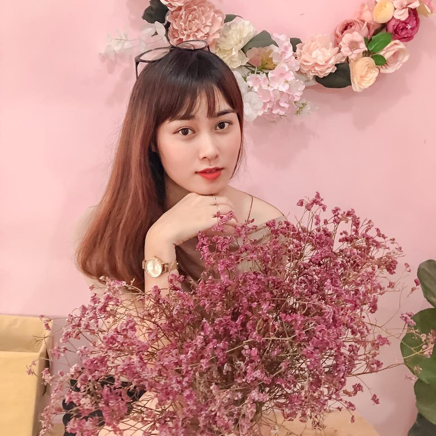 Chị Bình Minh - người chia sẻ công thức nấu chè bắp lá dứa hút nghìn lượt chia sẻ. Chị Bình Minh - người chia sẻ công thức nấu chè bắp lá dứa hút nghìn lượt chia sẻ.