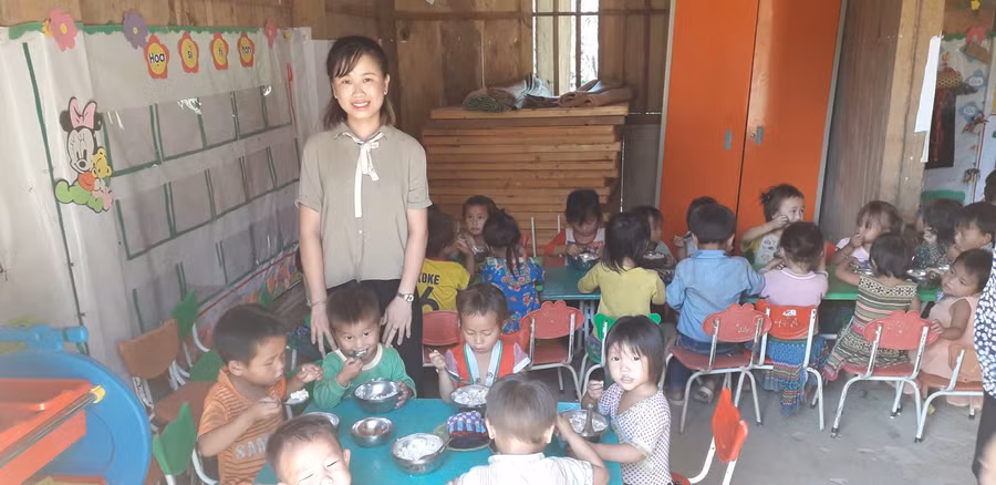 Một bữa ăn trưa của học sinh tại điểm trường Mầm non Sam Lang, xã Nà Hỳ, huyện Nậm Pồ, Điện Biên 