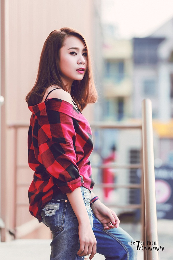 Miss Teen thân thiện Hồ Bích Trâm hờ hững vai trần xuống phố ảnh 9 Miss Teen thân thiện Hồ Bích Trâm hờ hững vai trần xuống phố ảnh 9