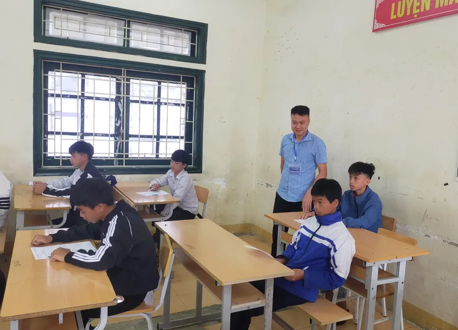 Các thí sinh tại Điểm thi trường THPT Dào San, huyện Phong Thổ.