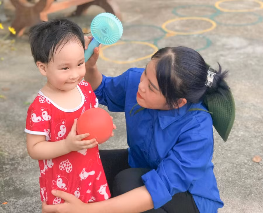 Sinh viên Ma Thị Hương tích cực góp sức tham gia các chương trình tình nguyện.