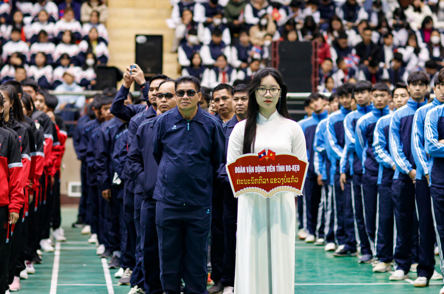 Chương trình có sự tham gia của 6 đoàn vận động viên 6 tỉnh Bắc Lào. Chương trình có sự tham gia của 6 đoàn vận động viên 6 tỉnh Bắc Lào.