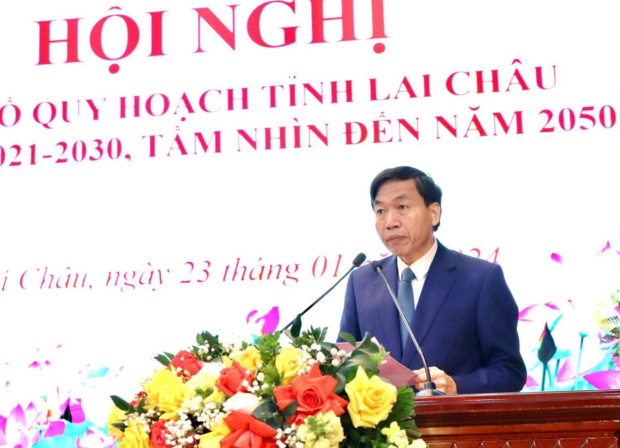 Ông Lê Văn Lương, Chủ tịch UBND tỉnh Lai Châu phát biểu tại Hội nghị.