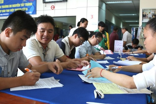 Thí sinh nộp hồ sơ