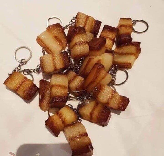 Giờ đây, thịt lợn có giá trị hơn tất thảy mọi thứ. Giờ đây, thịt lợn có giá trị hơn tất thảy mọi thứ.