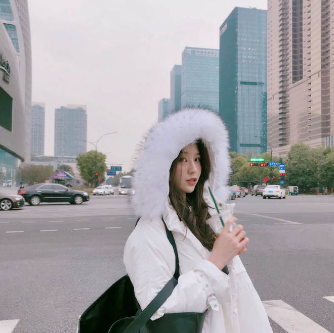 Lỡ tay tắt nhầm filter làm đẹp lúc livestream, hot girl Trung Quốc mất hơn trăm ngàn lượt follow vì để lộ nhan sắc thật - Ảnh 8. Lỡ tay tắt nhầm filter làm đẹp lúc livestream, hot girl Trung Quốc mất hơn trăm ngàn lượt follow vì để lộ nhan sắc thật - Ảnh 8.