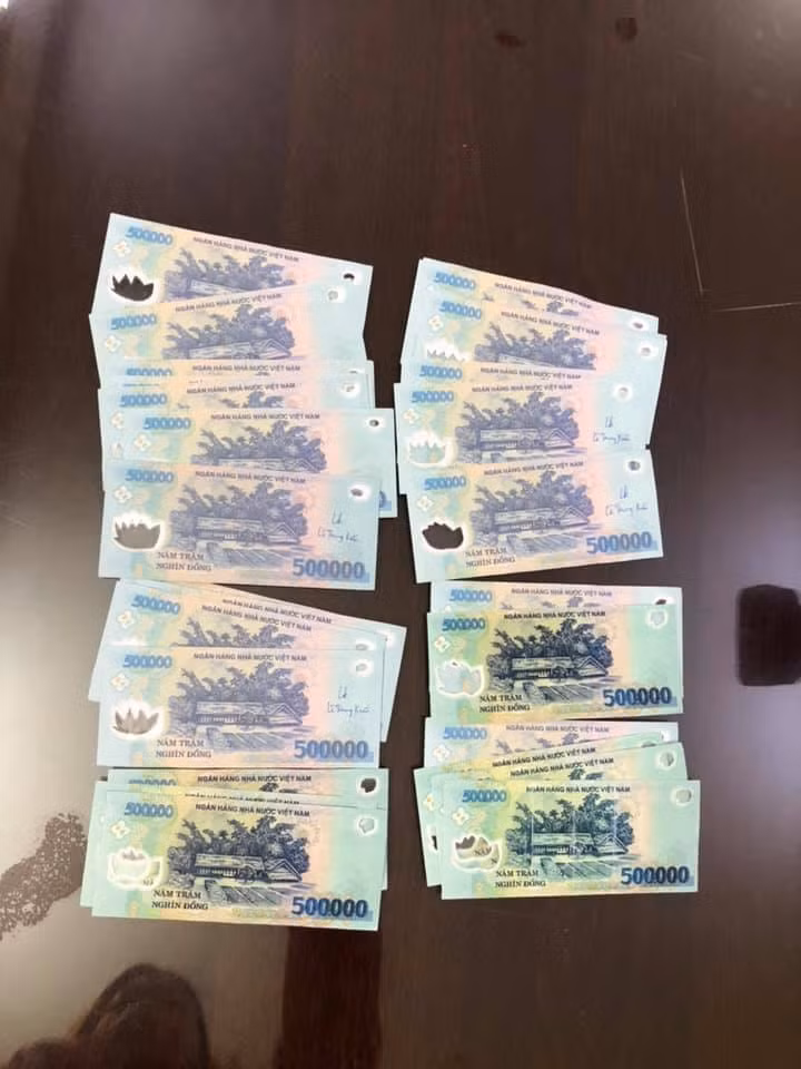 Số tiền giả là tang vật vụ án bị cảnh sát thu giữ. Số tiền giả là tang vật vụ án bị cảnh sát thu giữ.