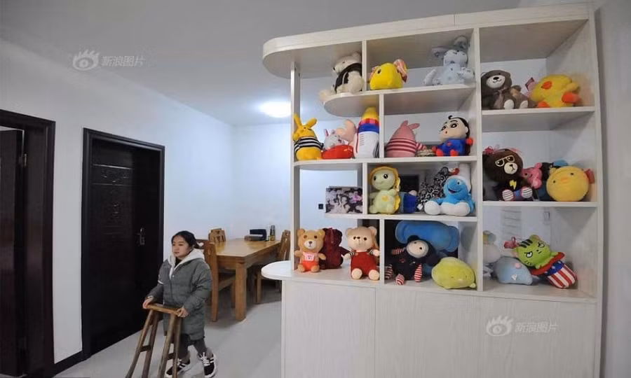 Chàng trai vượt 1000 cây số mỗi ngày để chăm sóc bạn gái cao 1,2m