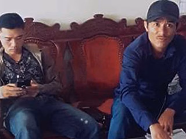 Người xưng tên Quyền (bên phải) đến gặp vợ chồng bà Hương trước khi vụ án xảy ra và xuất hiện khi vợ chồng bà bị truy sát. (Ảnh do gia đình cung cấp)