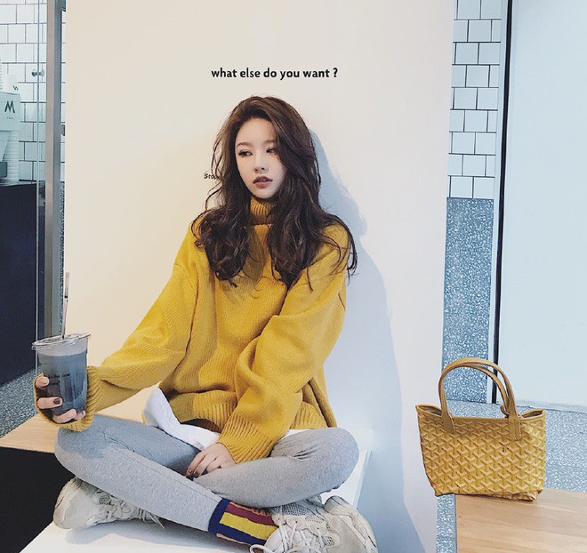 Lỡ tay tắt nhầm filter làm đẹp lúc livestream, hot girl Trung Quốc mất hơn trăm ngàn lượt follow vì để lộ nhan sắc thật - Ảnh 3. Lỡ tay tắt nhầm filter làm đẹp lúc livestream, hot girl Trung Quốc mất hơn trăm ngàn lượt follow vì để lộ nhan sắc thật - Ảnh 3.