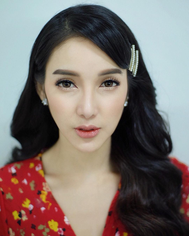 Đời sóng gió của mỹ nhân Thái: 20 tuổi phát hiện bí mật động trời về thân thế, một mình nuôi con sau khi chồng bị bắt đi tù - Ảnh 2. Đời sóng gió của mỹ nhân Thái: 20 tuổi phát hiện bí mật động trời về thân thế, một mình nuôi con sau khi chồng bị bắt đi tù - Ảnh 2.