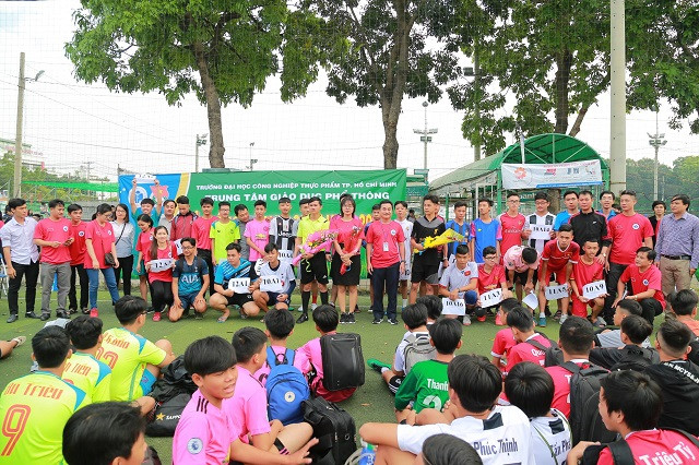 Học sinh Trung tâm trải nghiệm các hoạt động thể thao, ngoài trời Học sinh Trung tâm trải nghiệm các hoạt động thể thao, ngoài trời