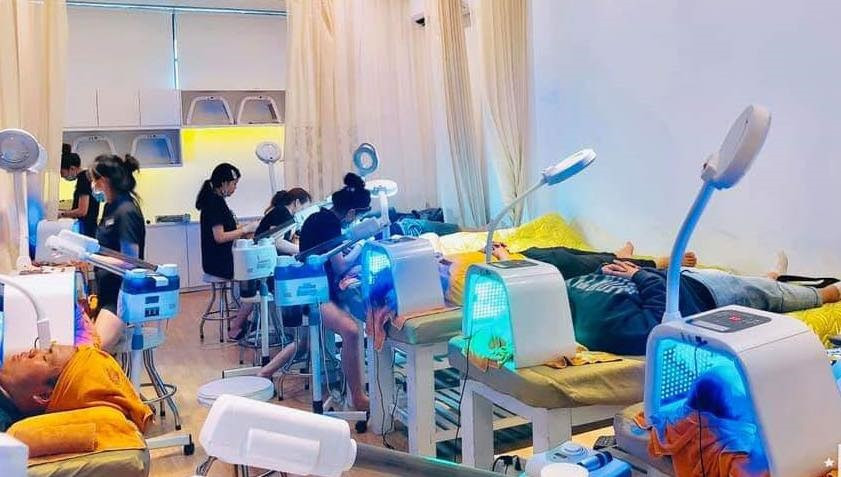 Ngành Thẩm mỹ đang là ngành học thu hút khá đông bạn trẻ theo học, đặc biệt là nữ Ngành Thẩm mỹ đang là ngành học thu hút khá đông bạn trẻ theo học, đặc biệt là nữ