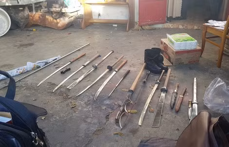  Hung khí phát hiện tại nhà Trần Quang Hiển, nơi xảy ra án mạng. 